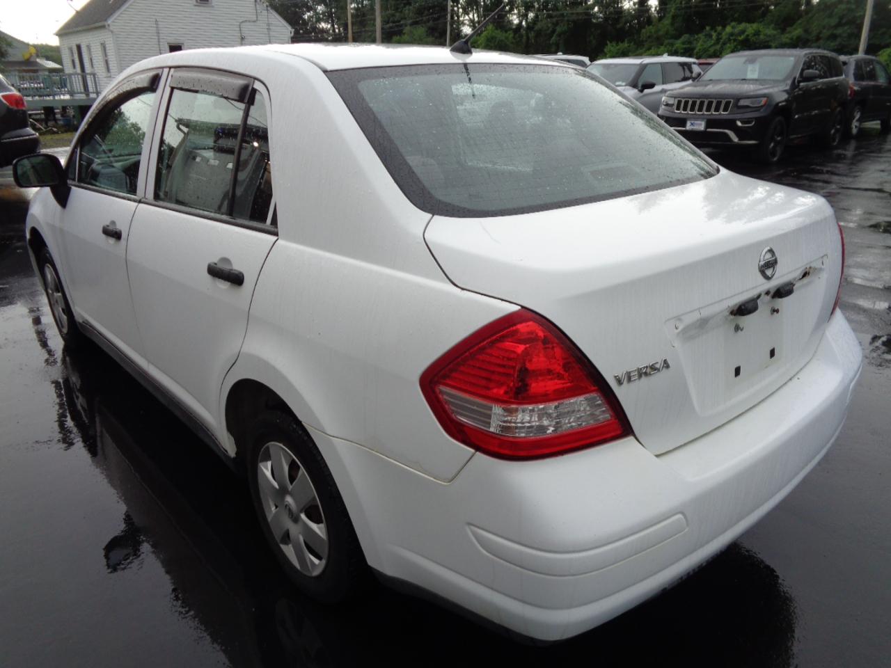 Nissan Versa 4dr Sdn I4 Man 1.6 Base 2009