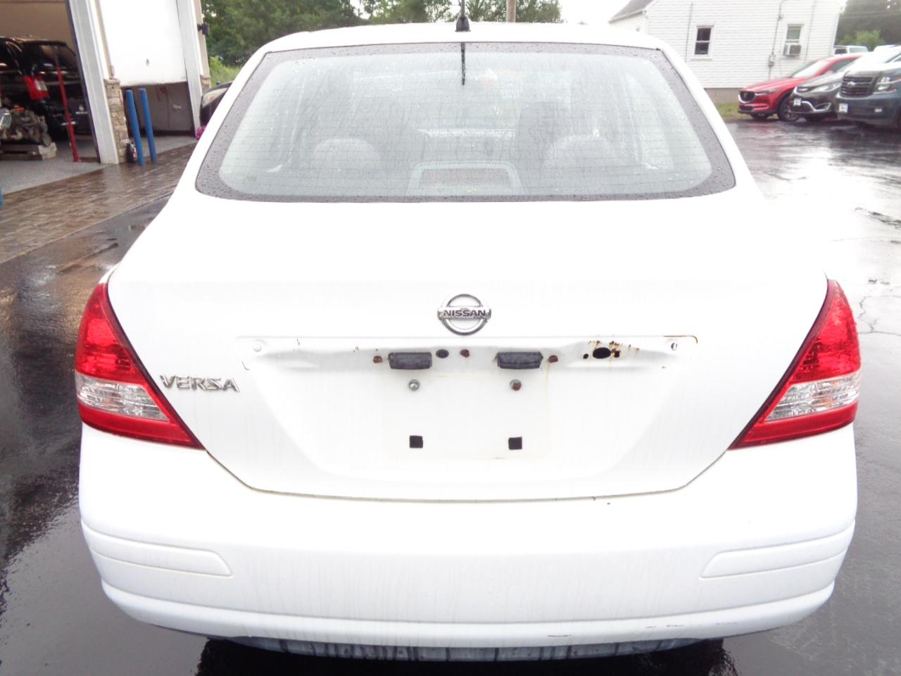 Nissan Versa 4dr Sdn I4 Man 1.6 Base 2009