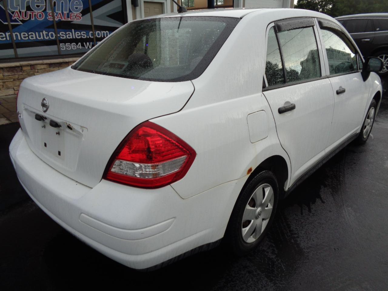 Nissan Versa 4dr Sdn I4 Man 1.6 Base 2009
