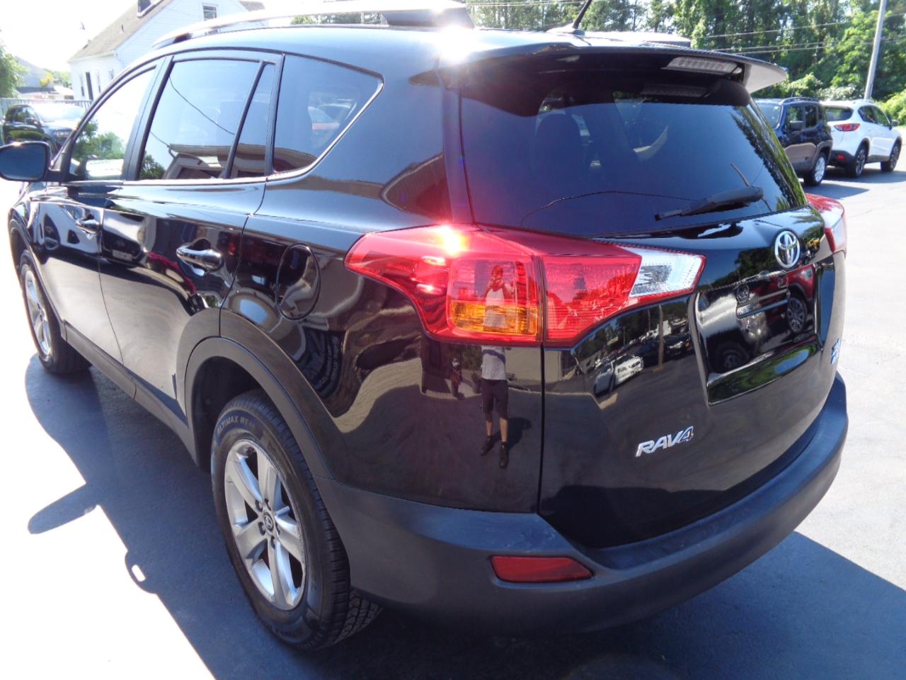 Toyota RAV4 AWD 4dr XLE (Natl) 2015
