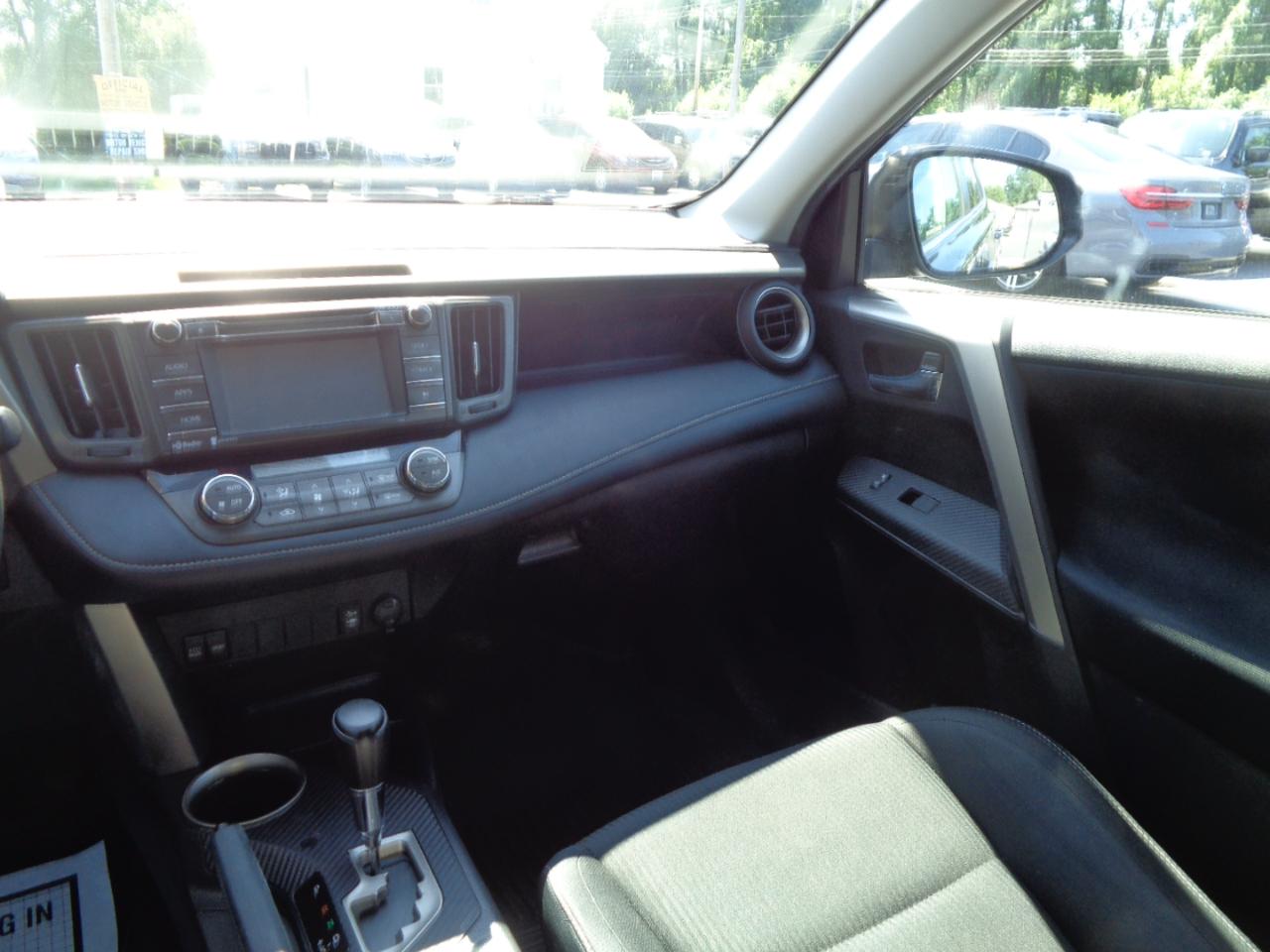 Toyota RAV4 AWD 4dr XLE (Natl) 2015