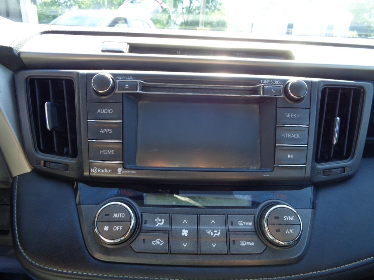 Toyota RAV4 AWD 4dr XLE (Natl) 2015