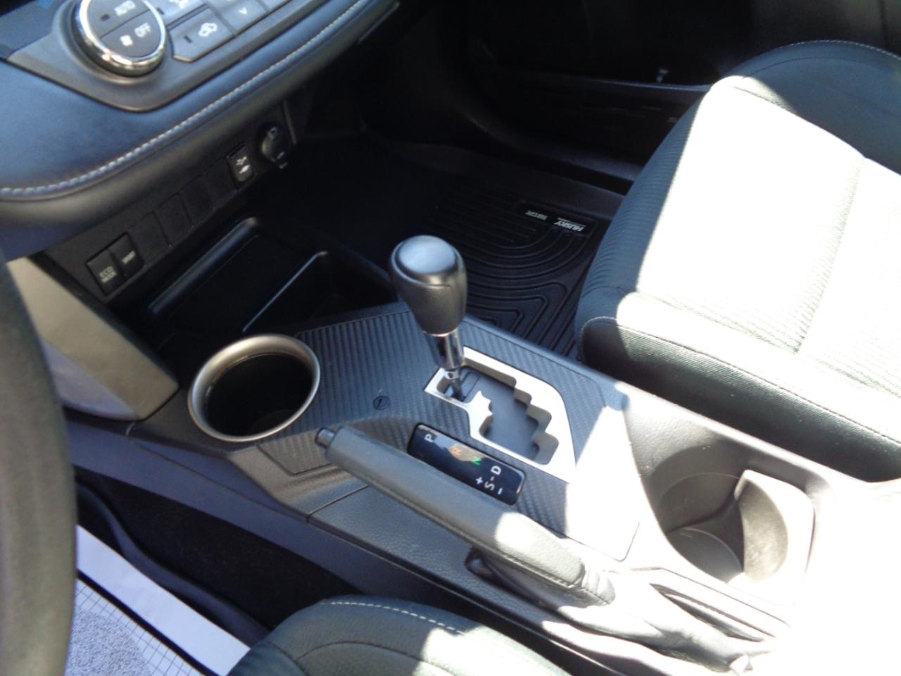 Toyota RAV4 AWD 4dr XLE (Natl) 2015