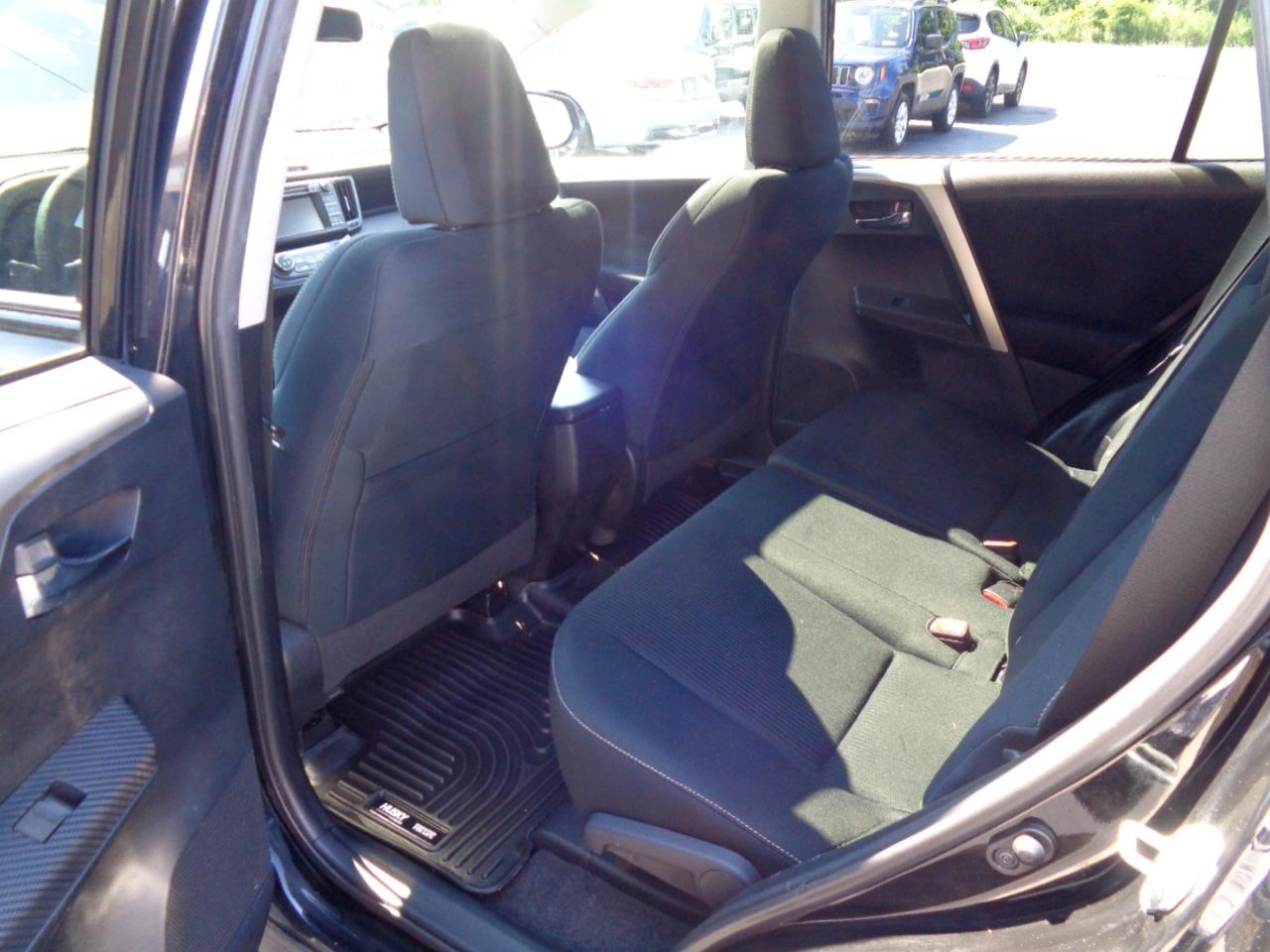 Toyota RAV4 AWD 4dr XLE (Natl) 2015