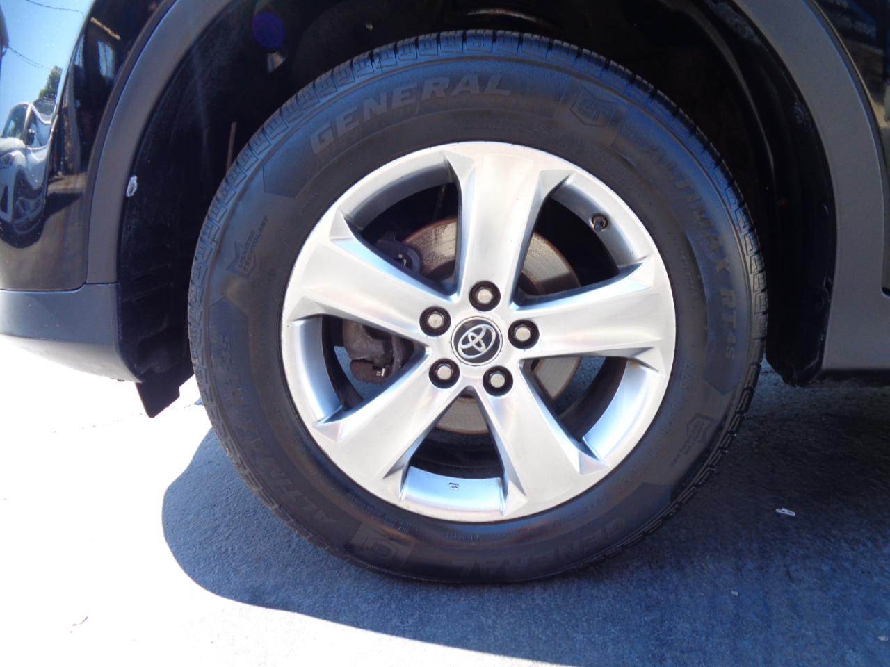 Toyota RAV4 AWD 4dr XLE (Natl) 2015