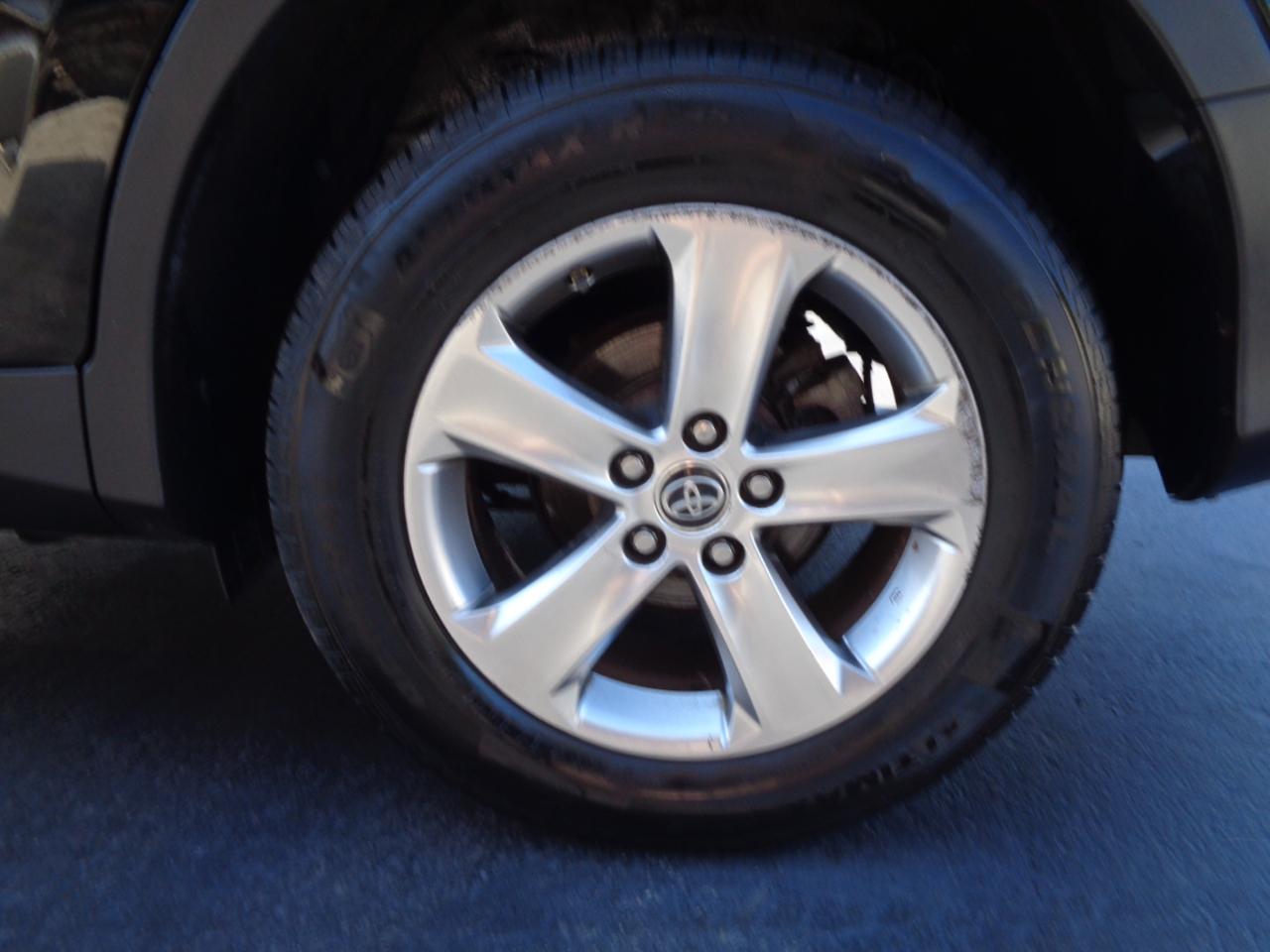 Toyota RAV4 AWD 4dr XLE (Natl) 2015