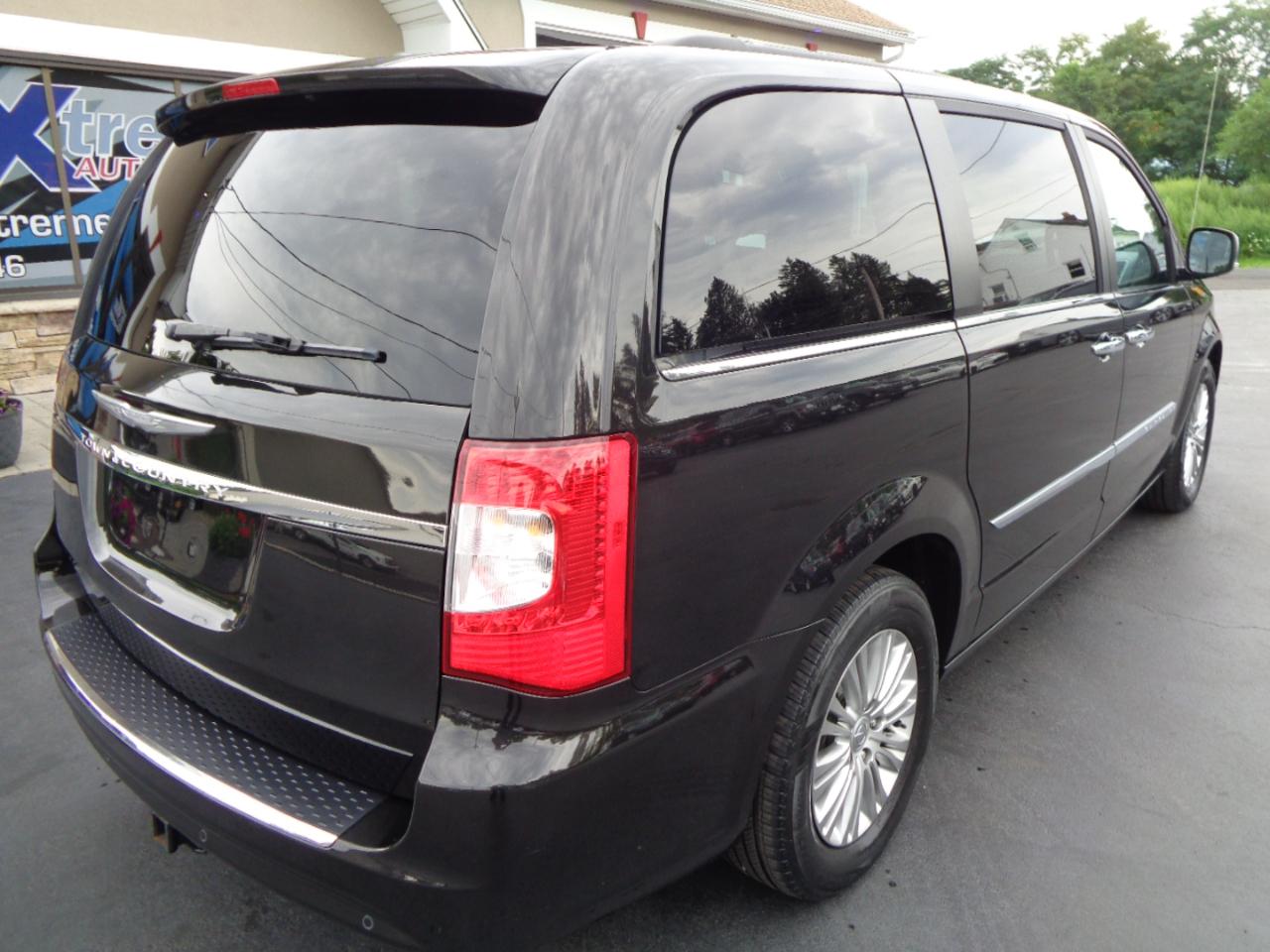 Chrysler Town & Country 4dr Wgn Touring-L 2015