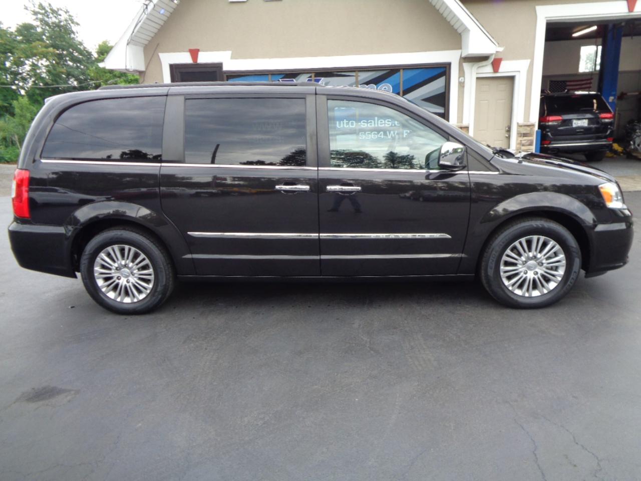 Chrysler Town & Country 4dr Wgn Touring-L 2015