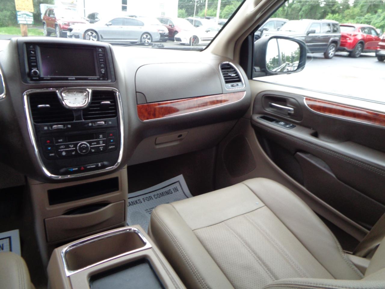 Chrysler Town & Country 4dr Wgn Touring-L 2015