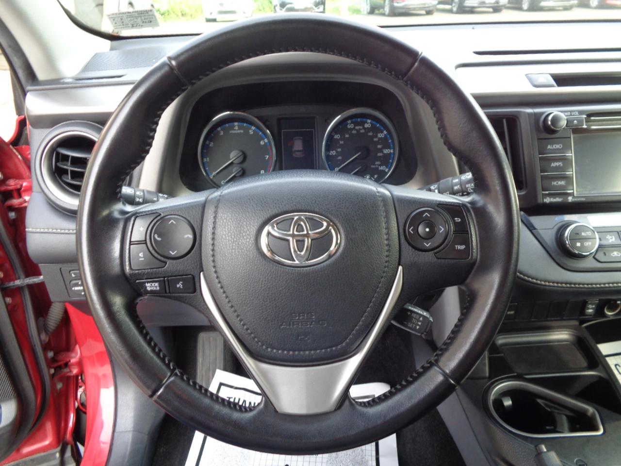 Toyota RAV4 AWD 4dr XLE (Natl) 2016
