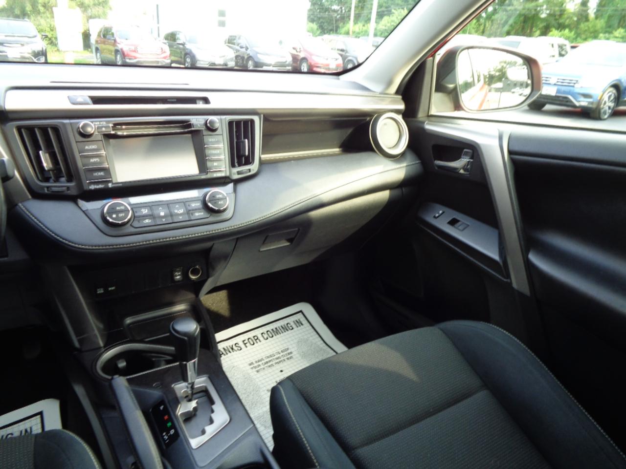 Toyota RAV4 AWD 4dr XLE (Natl) 2016