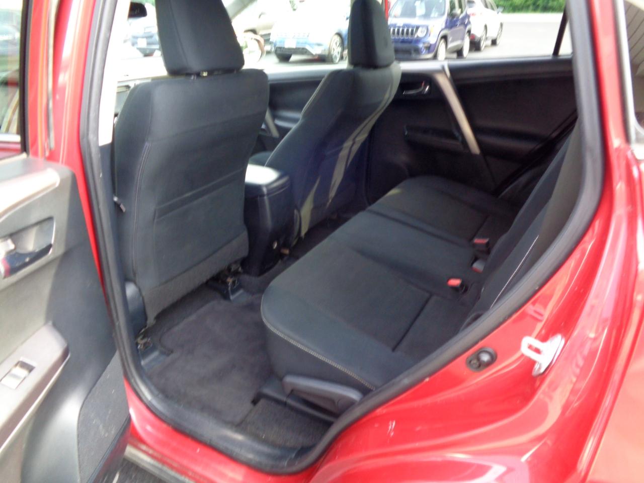 Toyota RAV4 AWD 4dr XLE (Natl) 2016