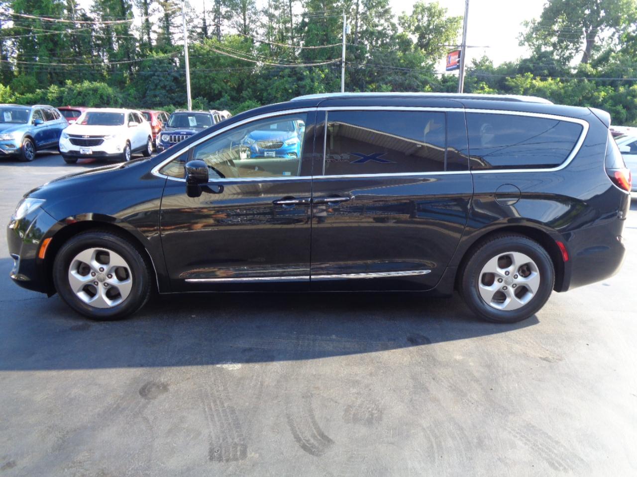 Chrysler Pacifica Touring-L Plus FWD 2017