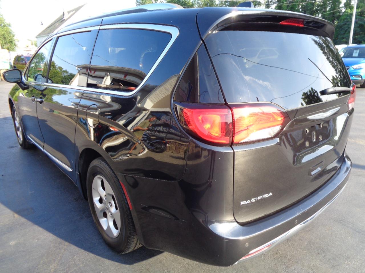 Chrysler Pacifica Touring-L Plus FWD 2017