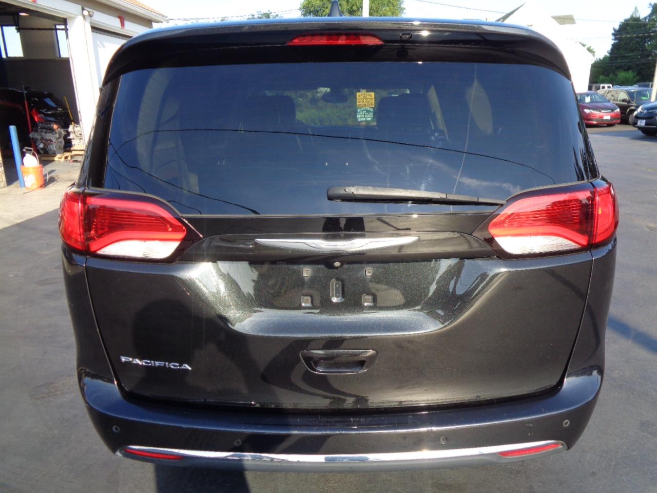 Chrysler Pacifica Touring-L Plus FWD 2017