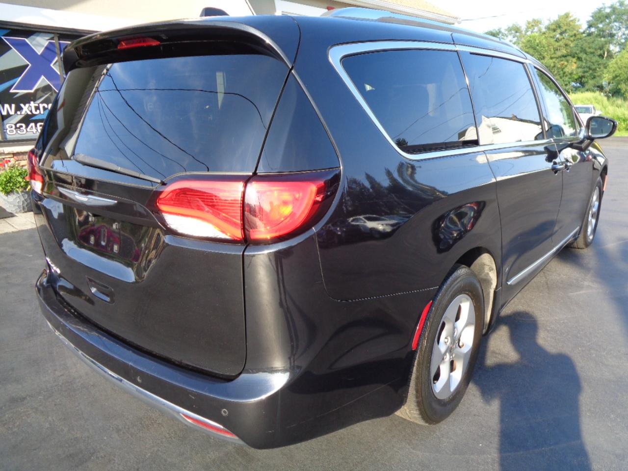 Chrysler Pacifica Touring-L Plus FWD 2017