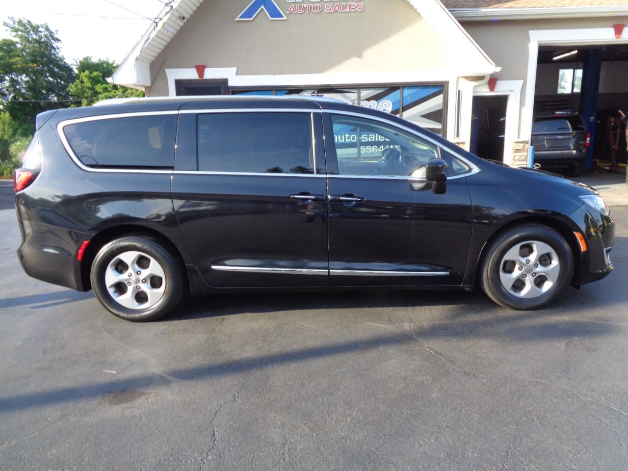 Chrysler Pacifica Touring-L Plus FWD 2017