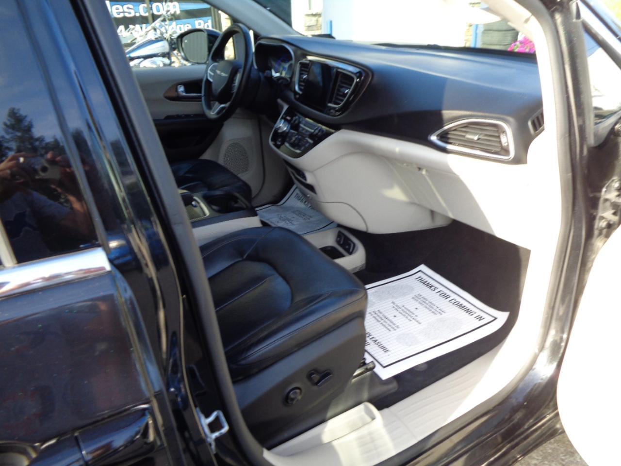Chrysler Pacifica Touring-L Plus FWD 2017