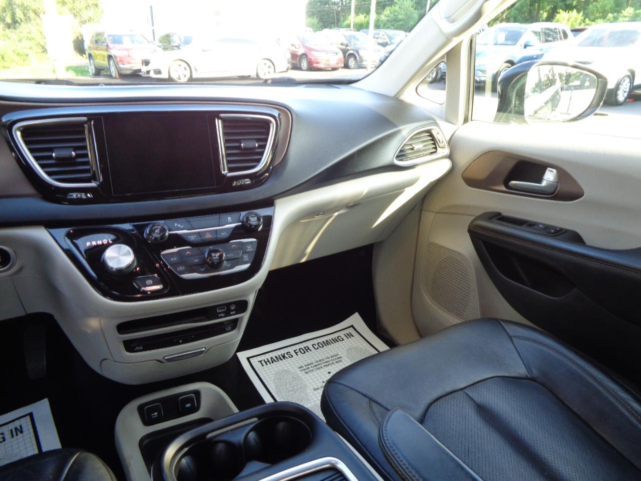 Chrysler Pacifica Touring-L Plus FWD 2017