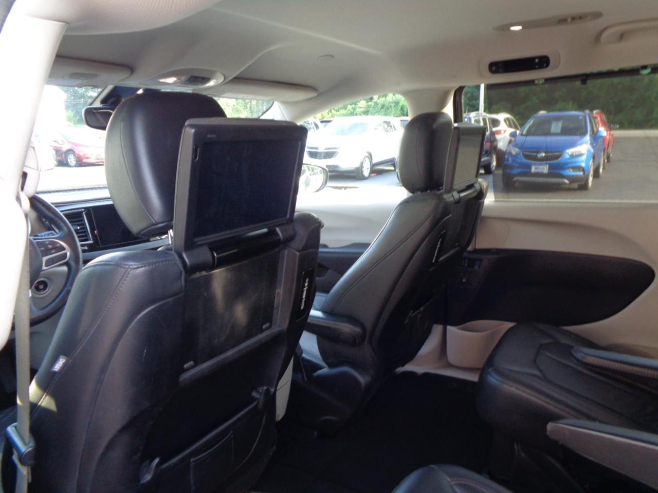 Chrysler Pacifica Touring-L Plus FWD 2017