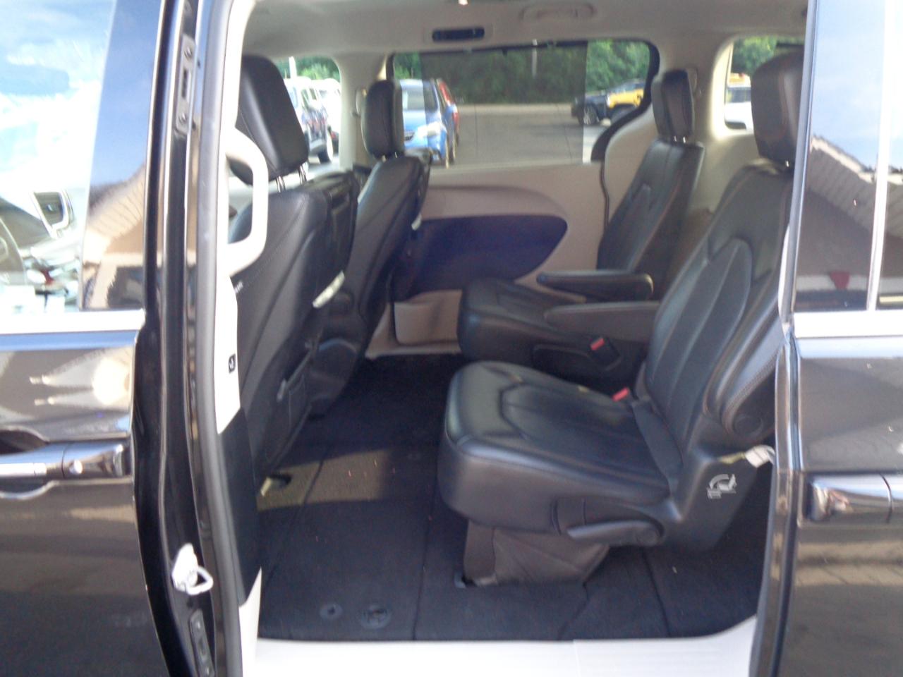 Chrysler Pacifica Touring-L Plus FWD 2017