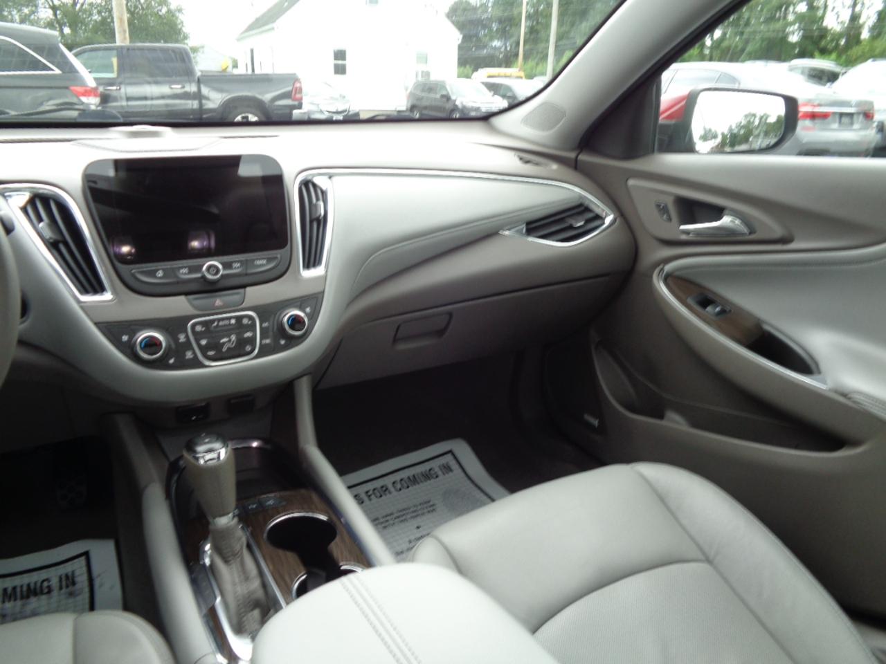Chevrolet Malibu 4dr Sdn Premier w/2LZ 2017