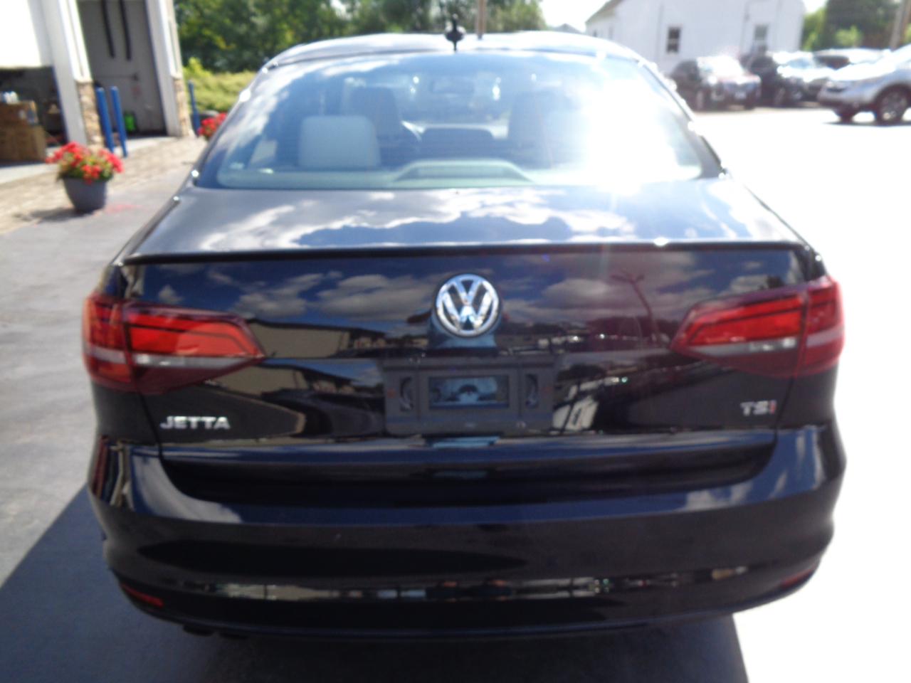 Volkswagen Jetta Sedan 4dr Auto 1.8T Sport PZEV 2016