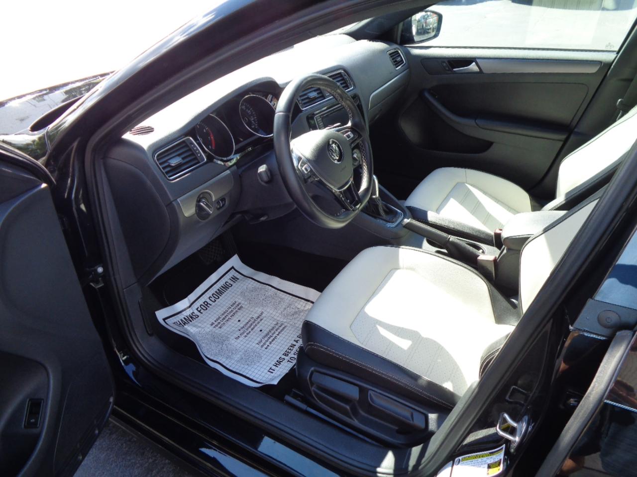 Volkswagen Jetta Sedan 4dr Auto 1.8T Sport PZEV 2016