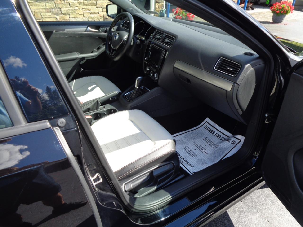 Volkswagen Jetta Sedan 4dr Auto 1.8T Sport PZEV 2016