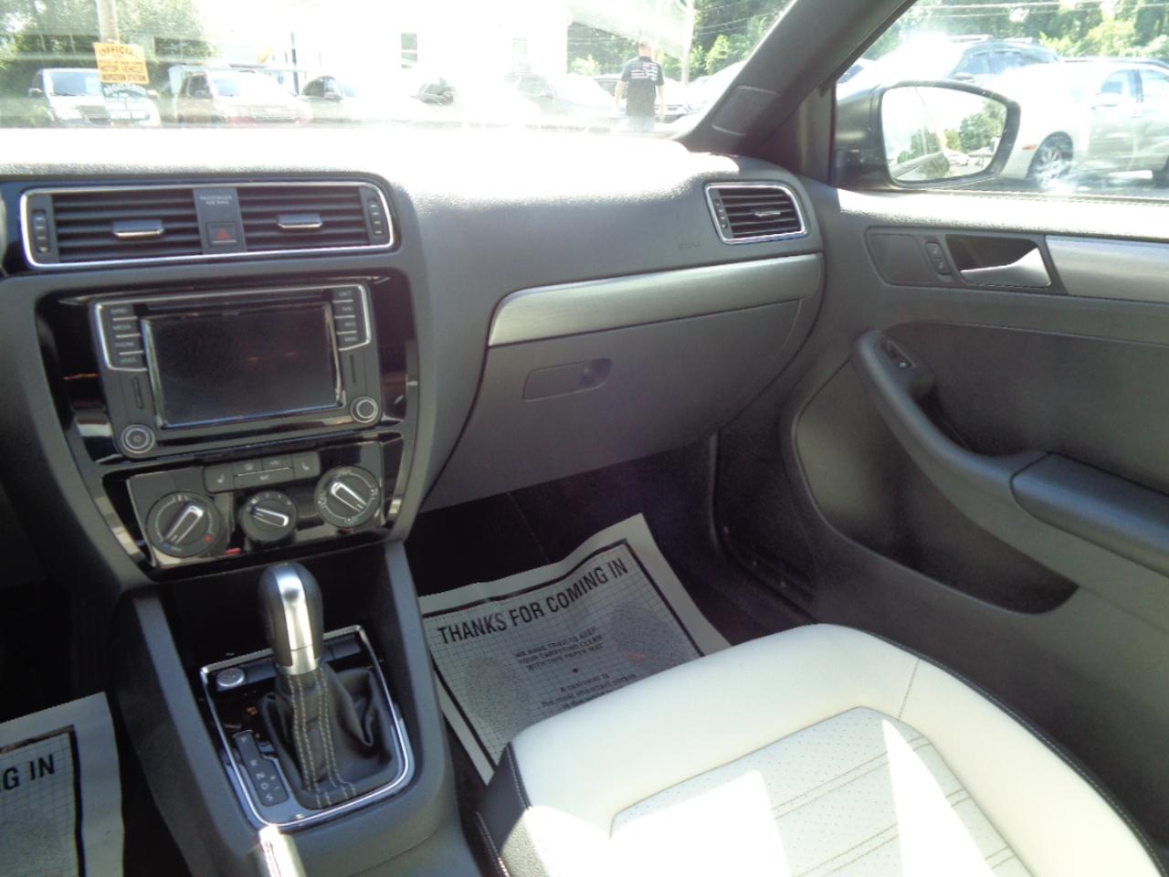 Volkswagen Jetta Sedan 4dr Auto 1.8T Sport PZEV 2016