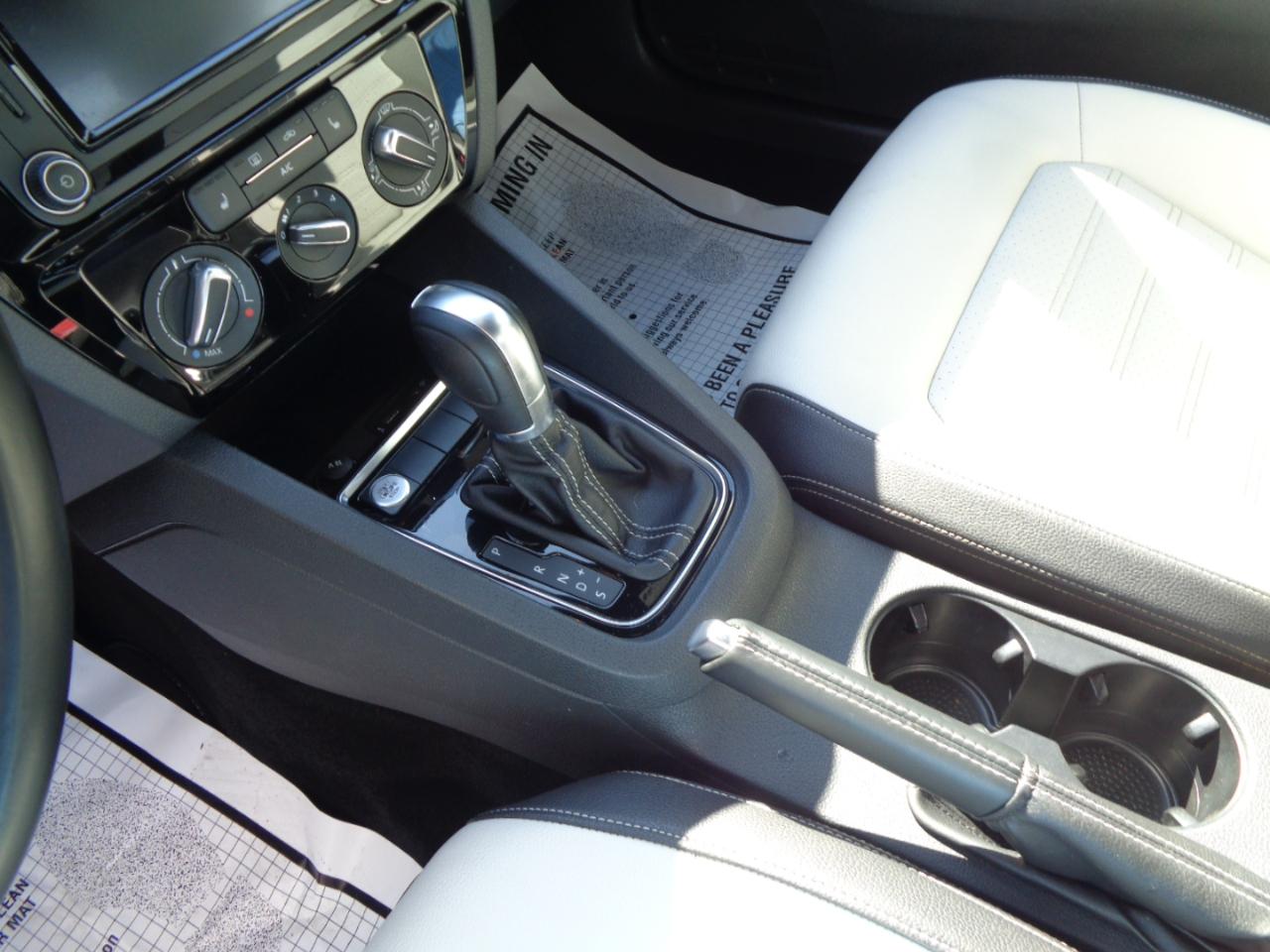 Volkswagen Jetta Sedan 4dr Auto 1.8T Sport PZEV 2016