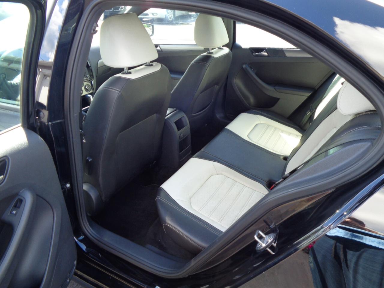 Volkswagen Jetta Sedan 4dr Auto 1.8T Sport PZEV 2016