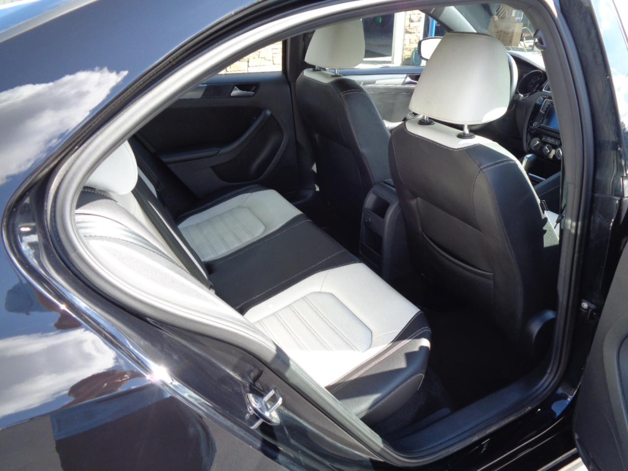 Volkswagen Jetta Sedan 4dr Auto 1.8T Sport PZEV 2016