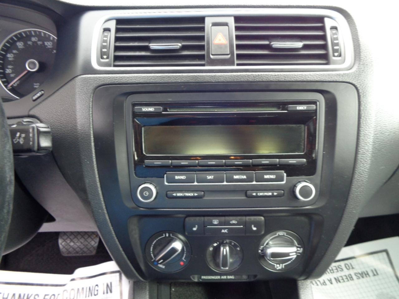 Volkswagen Jetta Sedan 4dr Auto SE 2013