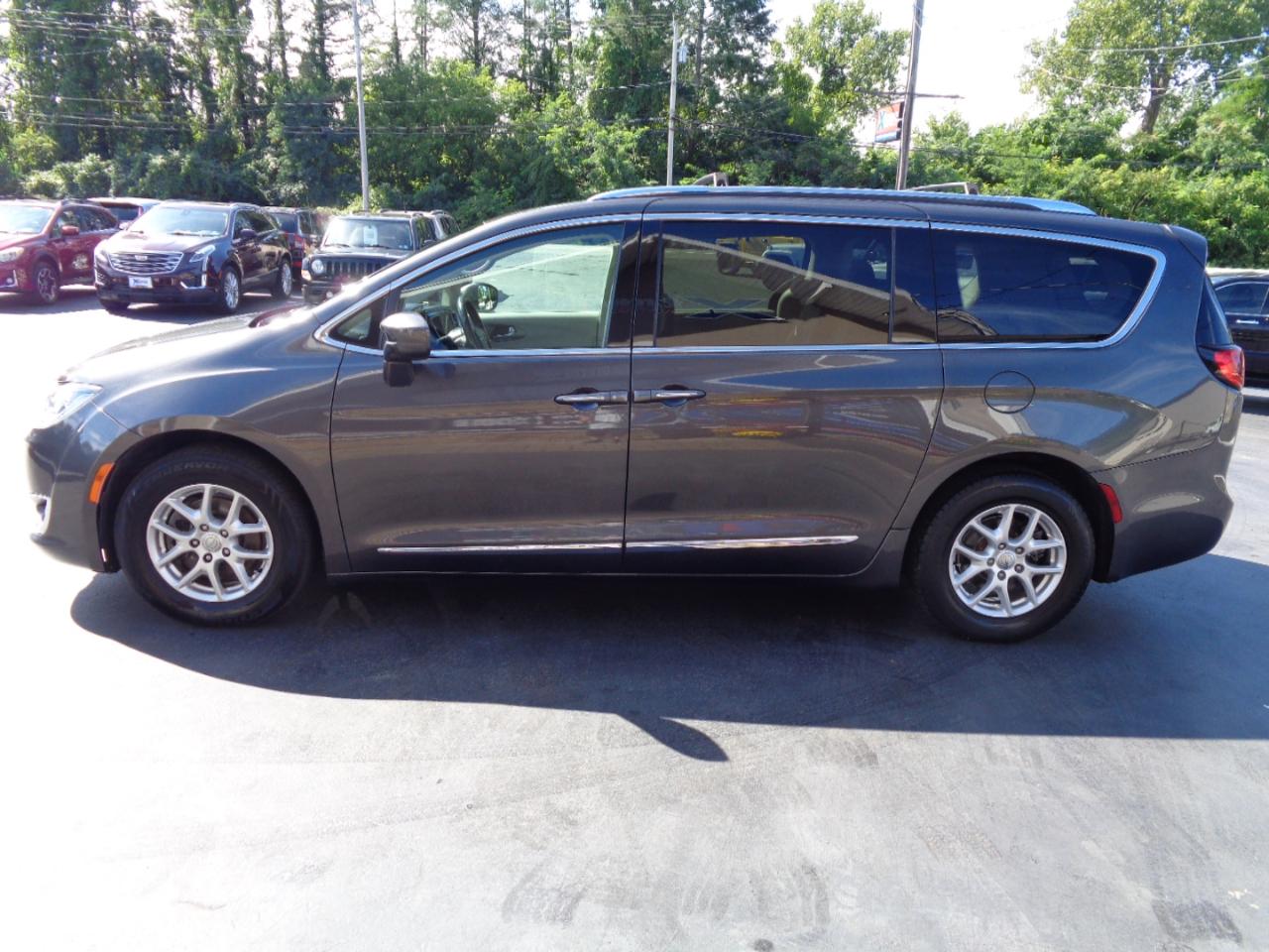 Chrysler Pacifica Touring L FWD 2020