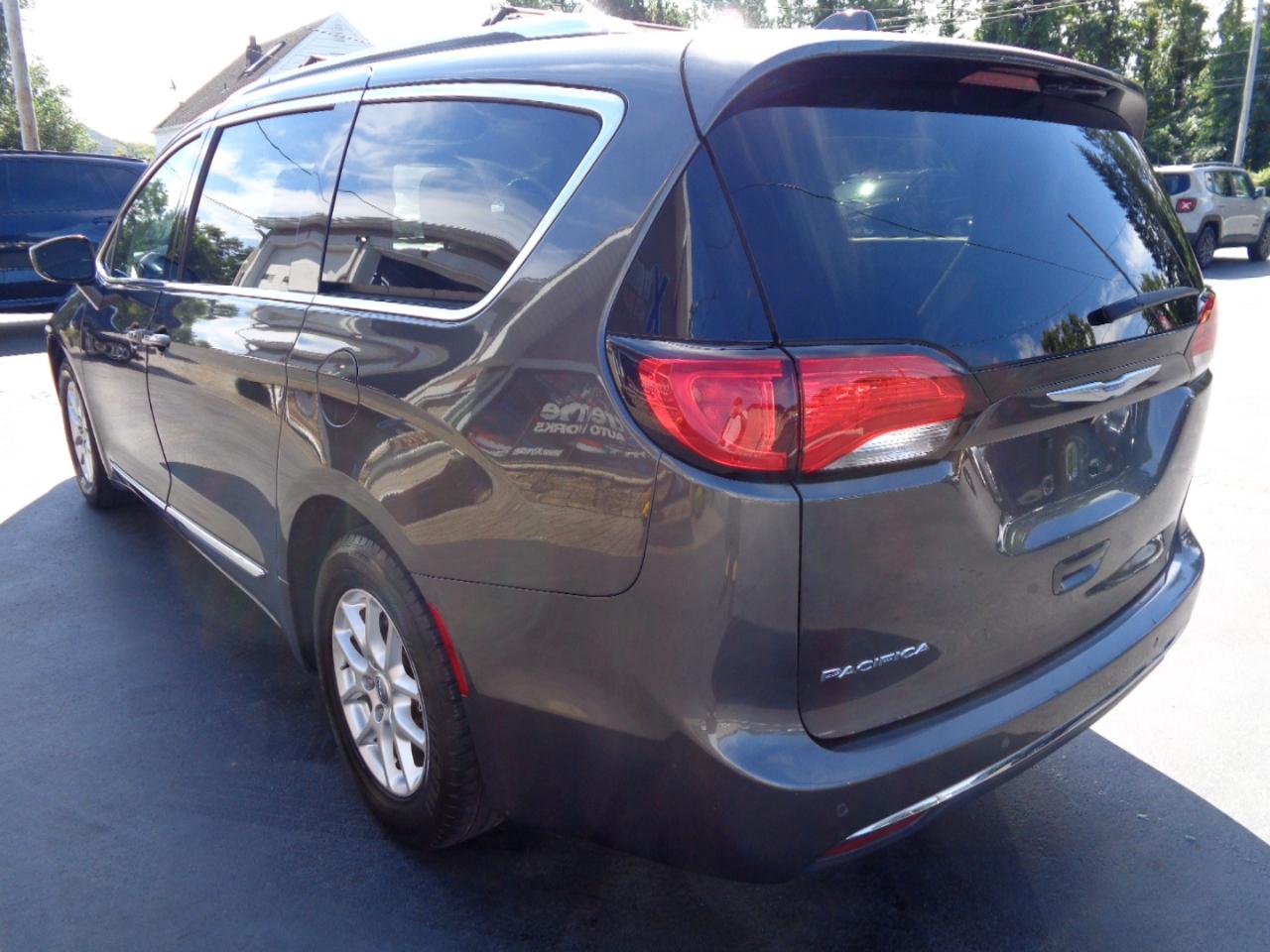 Chrysler Pacifica Touring L FWD 2020