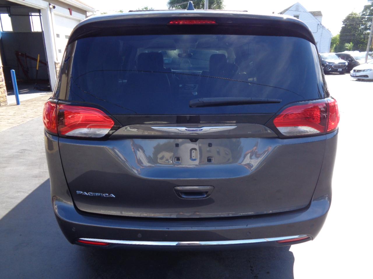 Chrysler Pacifica Touring L FWD 2020