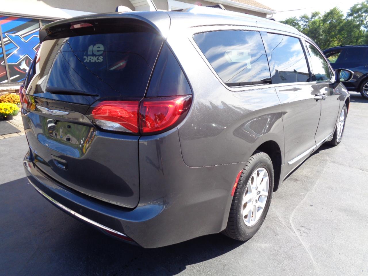 Chrysler Pacifica Touring L FWD 2020
