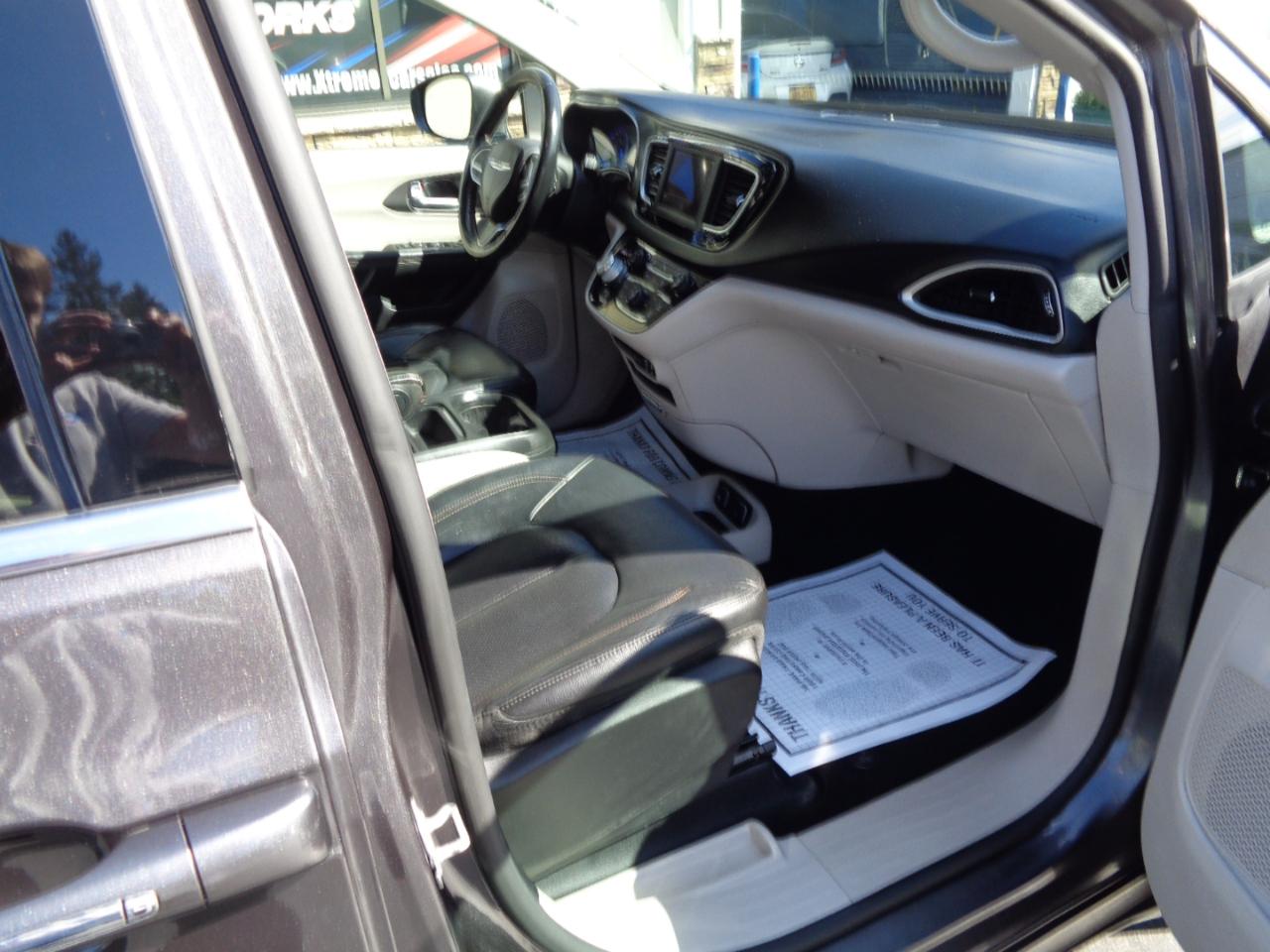 Chrysler Pacifica Touring L FWD 2020