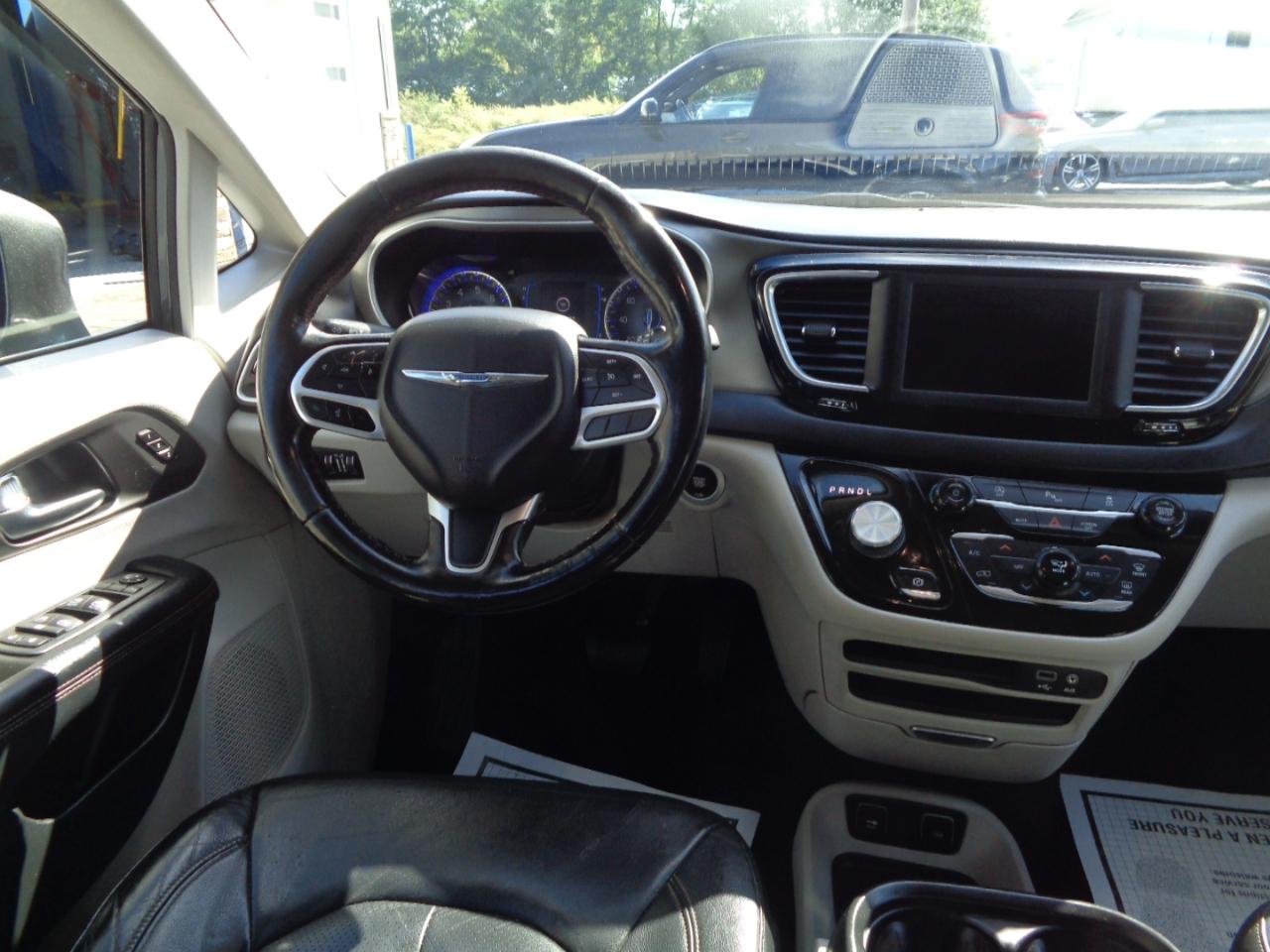Chrysler Pacifica Touring L FWD 2020