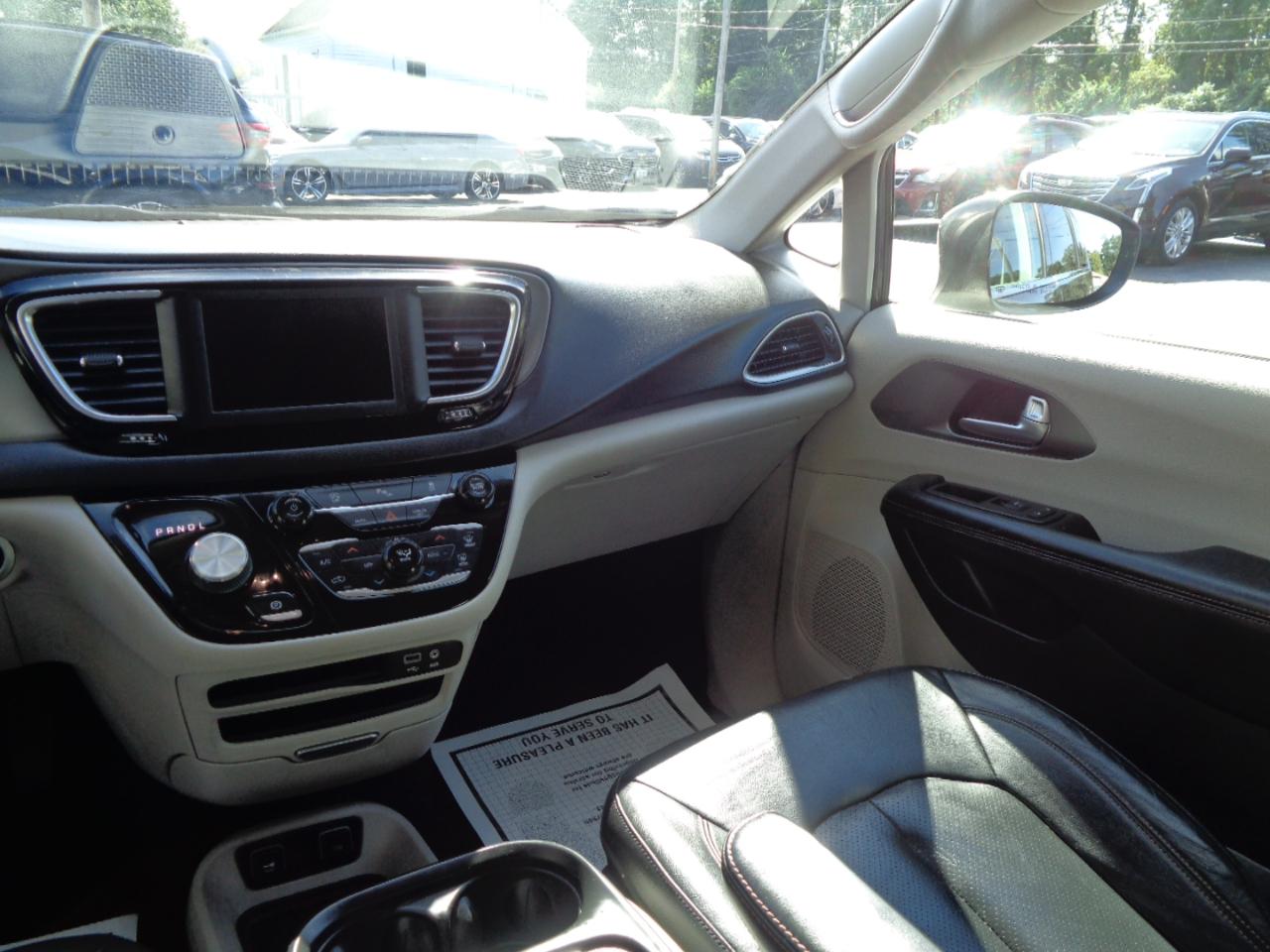 Chrysler Pacifica Touring L FWD 2020