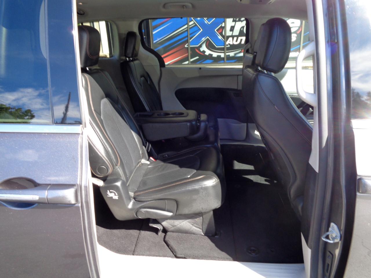 Chrysler Pacifica Touring L FWD 2020