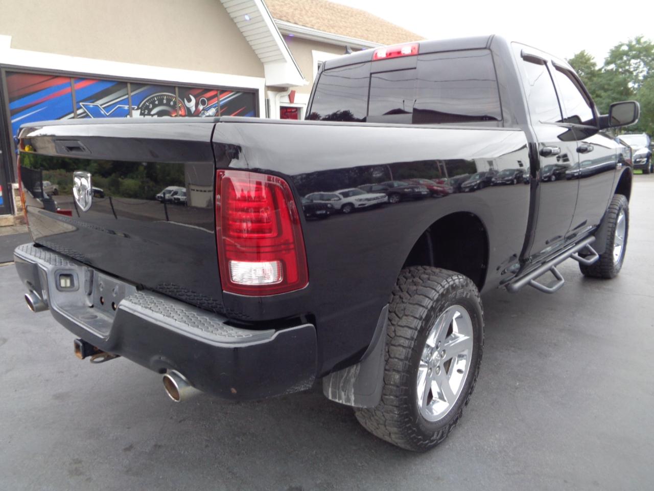 RAM 1500 4WD Quad Cab 140.5" Sport 2014