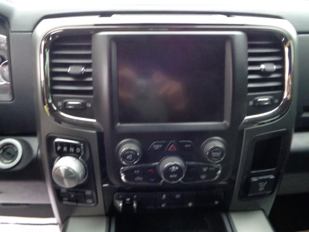 RAM 1500 4WD Quad Cab 140.5" Sport 2014
