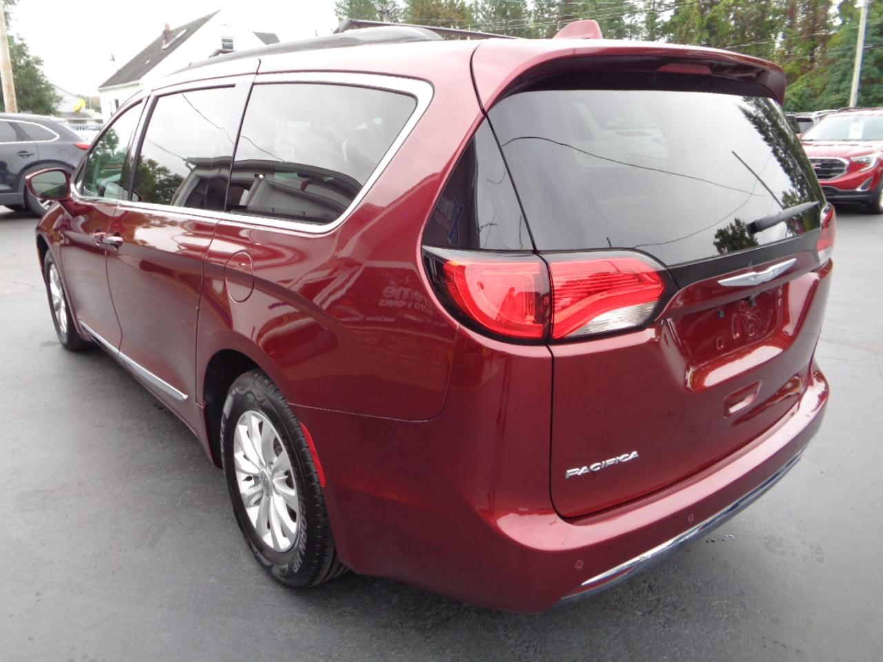 Chrysler Pacifica Touring-L FWD 2017