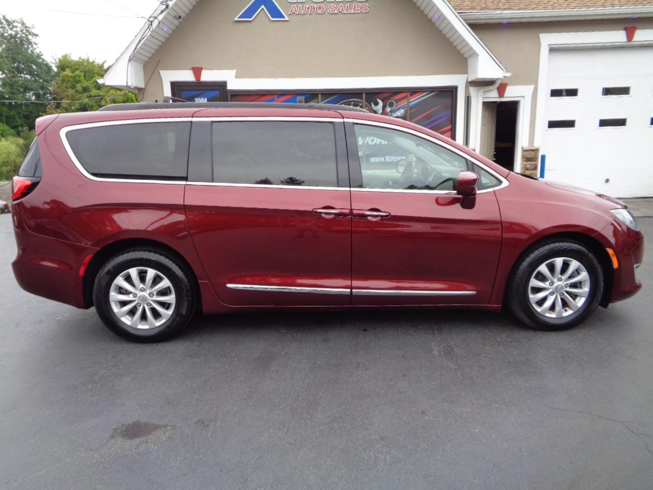 Chrysler Pacifica Touring-L FWD 2017