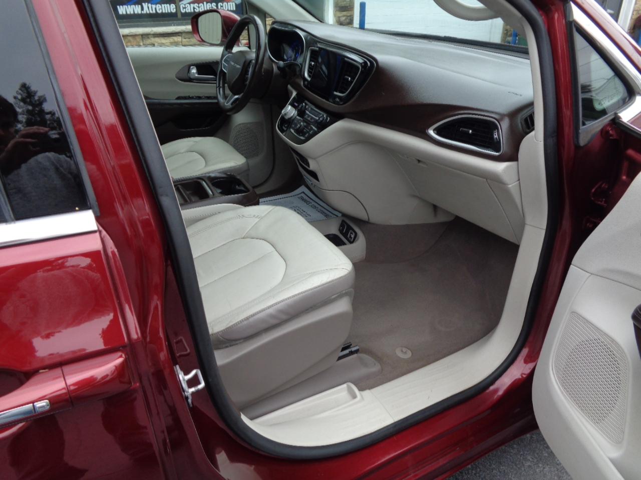 Chrysler Pacifica Touring-L FWD 2017