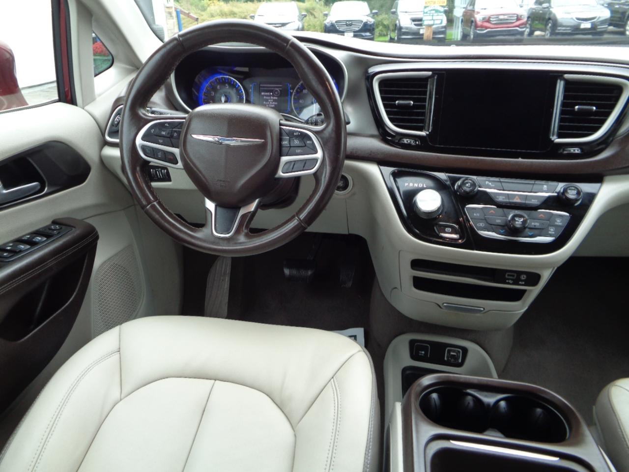 Chrysler Pacifica Touring-L FWD 2017