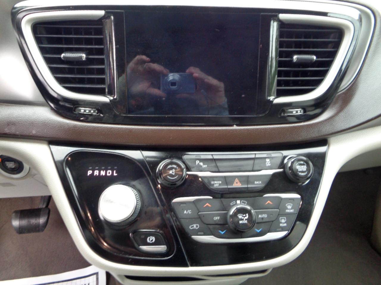 Chrysler Pacifica Touring-L FWD 2017