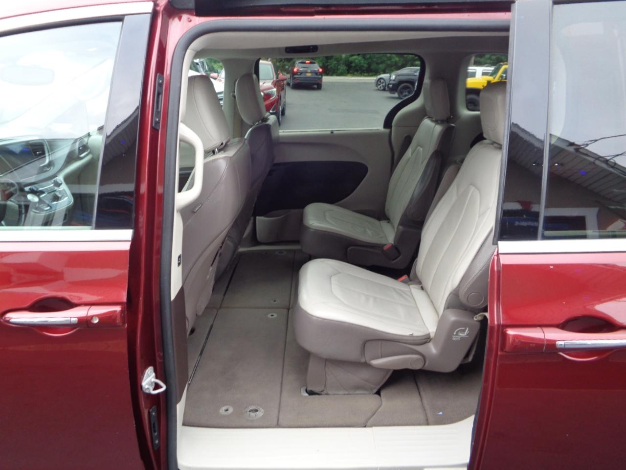 Chrysler Pacifica Touring-L FWD 2017